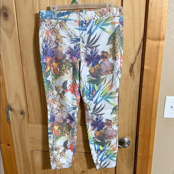 i jeans by Buffalo Pants - i jeans by Buffalo Multicolor Floral Capris